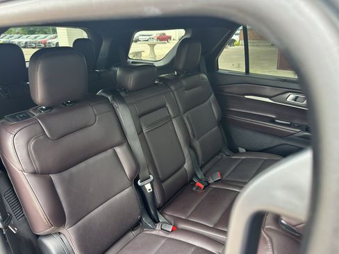 Used 2025 Ford Explorer Platinum AWD/4WD image 35