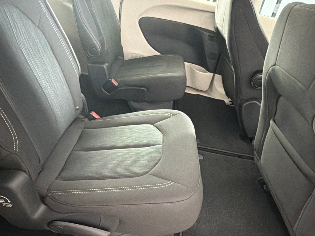 Used 2023 Chrysler Voyager LX FWD image 22