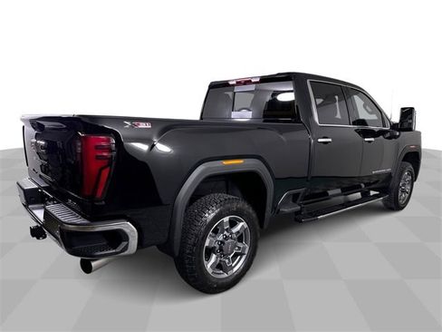 New 2026 GMC Sierra 2500 SLT w/ SLT Premium Package image 8