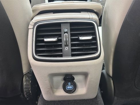 Used 2023 Genesis G70 2.0T image 11