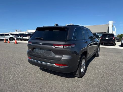 Used 2025 Jeep Grand Cherokee Laredo X RWD image 2