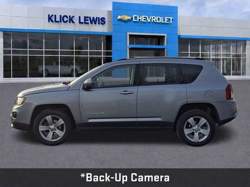 Used 2017 Jeep Compass Latitude image 4