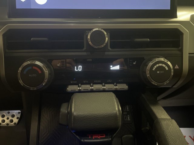 Used 2024 Toyota Tacoma TRD Sport AWD/4WD image 18