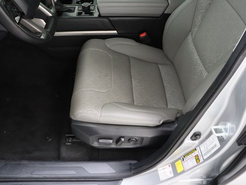Used 2022 Toyota Tundra Limited w/ Power Package AWD/4WD image 15
