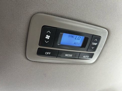 Used 2016 Toyota Sienna XLE Premium image 28