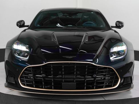 Used 2025 Aston Martin Vanquish RWD image 9