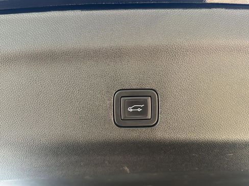 Used 2024 Chevrolet Tahoe High Country w/ Advanced Technology Package image 14