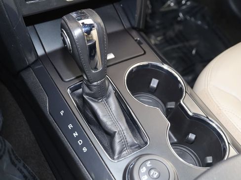 Used 2018 Ford Explorer XLT w/ Equipment Group 202A image 7