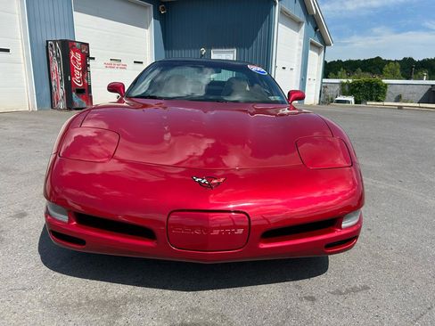 Used 2004 Chevrolet Corvette Coupe w/ Preferred Equipment Group RWD image 8