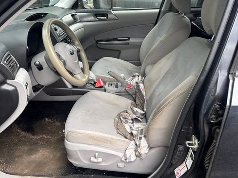 Used 2013 Subaru Forester 2.5X Premium w/ All-Weather Pkg AWD/4WD image 6