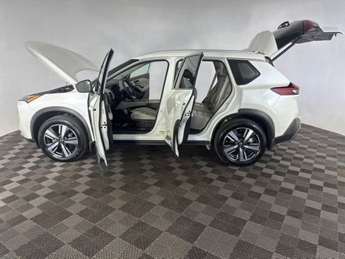 Certified 2022 Nissan Rogue SL w/ SL Premium Package AWD/4WD image 9