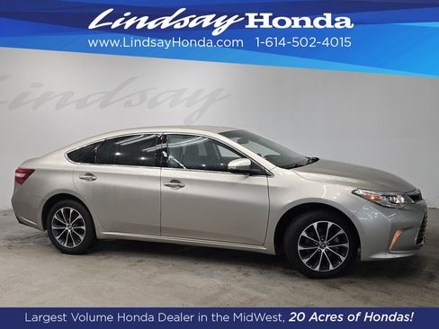 Used 2017 Toyota Avalon XLE image 3