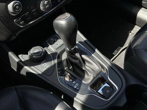 Used 2023 Jeep Cherokee Altitude Lux image 15