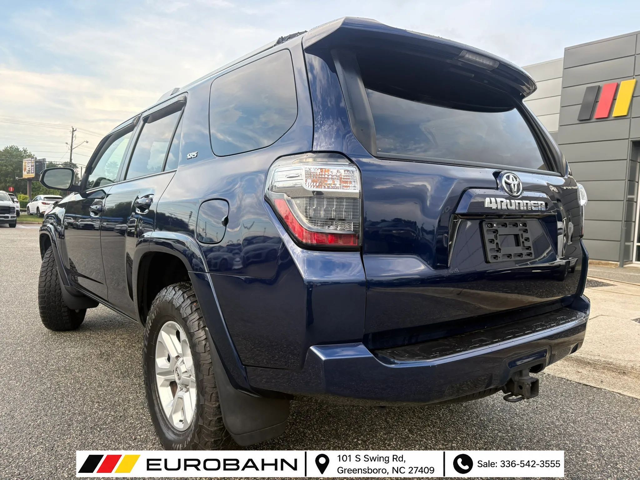 Used 2015 Toyota 4Runner SR5 AWD/4WD image 3