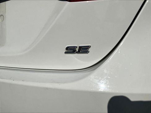 Used 2018 Toyota Camry SE w/ Moonroof Package FWD image 24