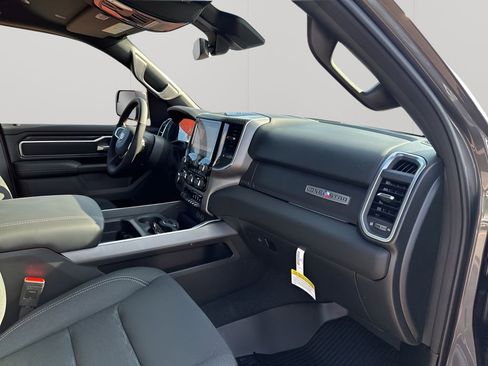 New 2026 RAM 1500 4x4 Crew Cab image 13