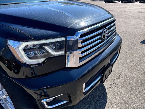 Used 2021 Toyota Sequoia Platinum image 5