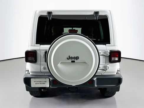 Used 2022 Jeep Wrangler Unlimited Sahara w/ Cold Weather Group AWD/4WD image 10