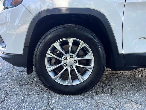 Used 2019 Jeep Cherokee Latitude Plus w/ Comfort/Convenience Group AWD/4WD image 10
