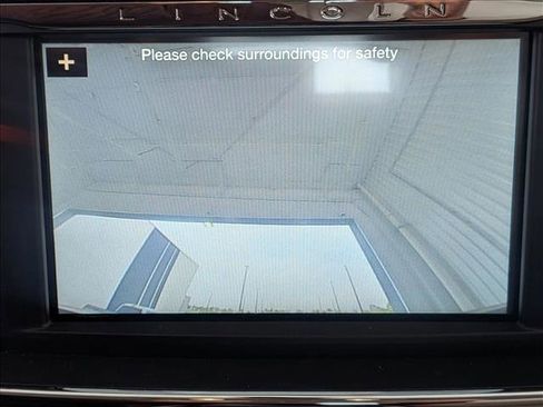 Used 2018 Lincoln Continental Select image 14