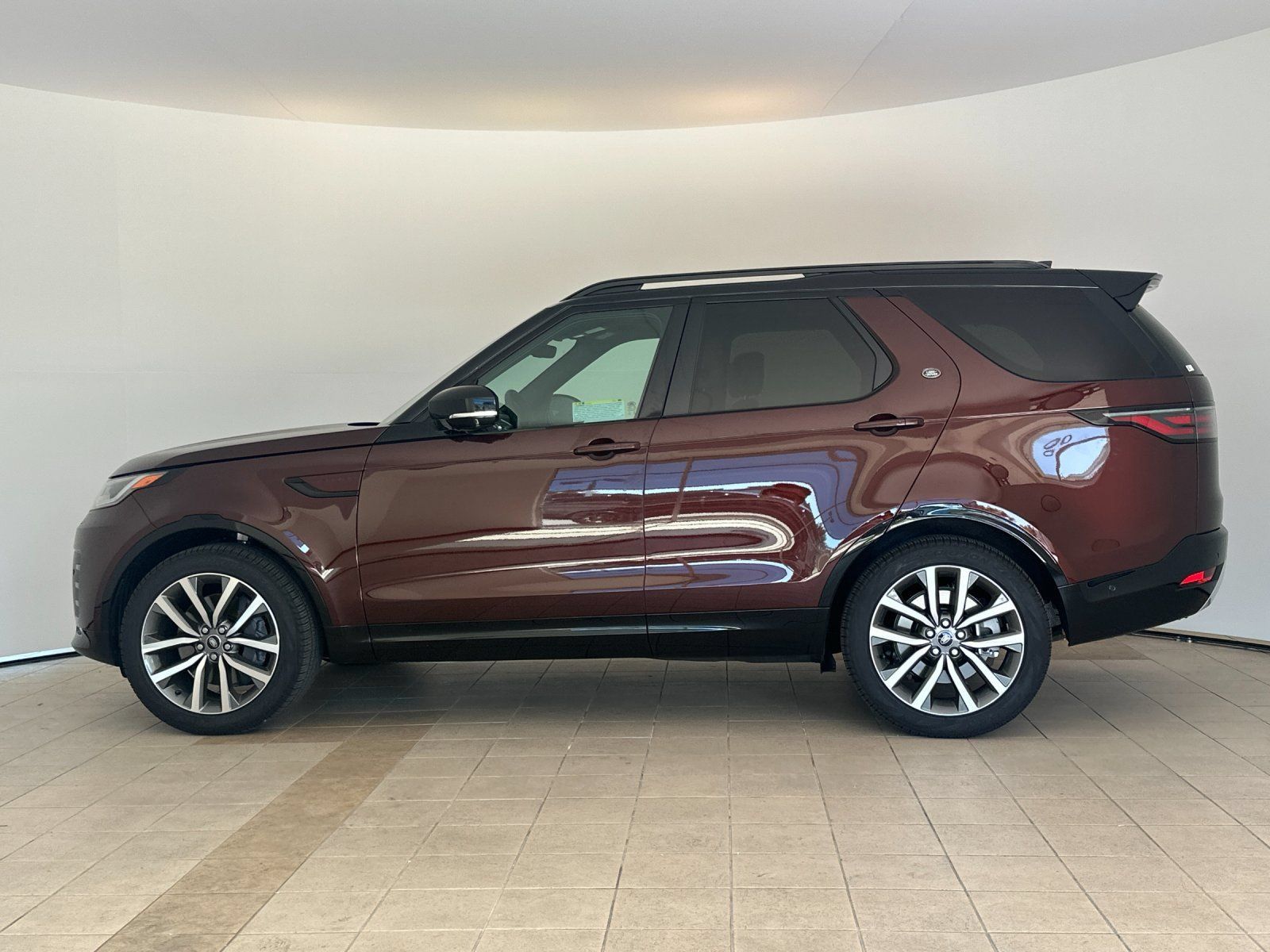 Used 2026 Land Rover Discovery Limited Edition AWD/4WD image 3