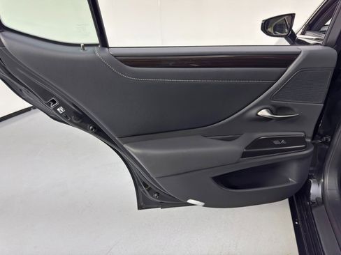 Used 2019 Lexus ES 300h image 42