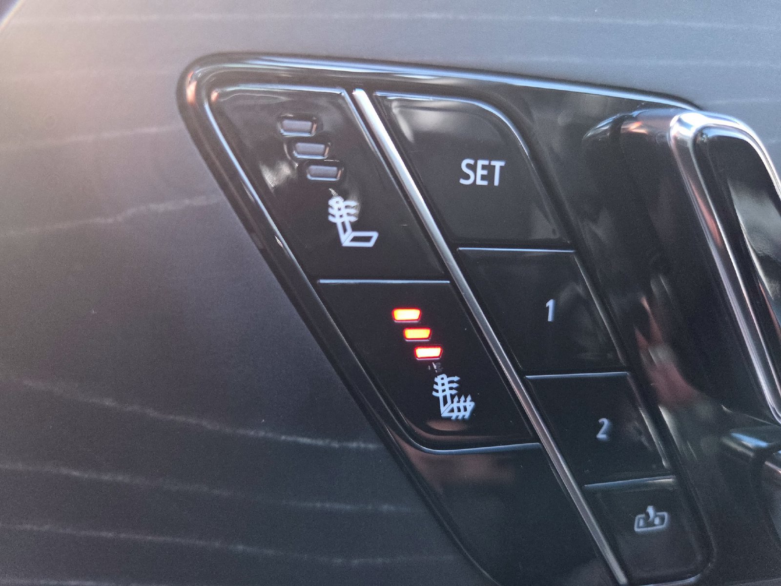 Certified 2024 Cadillac Lyriq Luxury AWD/4WD image 5