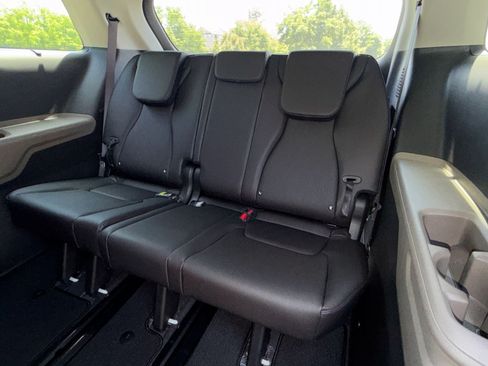 New 2026 Kia Carnival EX FWD image 30