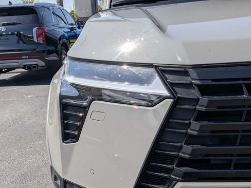 Used 2024 Lexus GX 550 w/ Cold Area Package AWD/4WD image 8