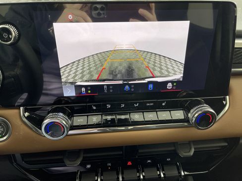 Used 2024 GMC Canyon AT4 w/ Technology Package image 25