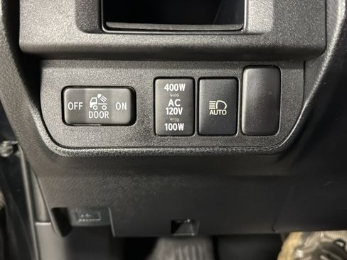 Used 2019 Toyota Tacoma SR5 image 18