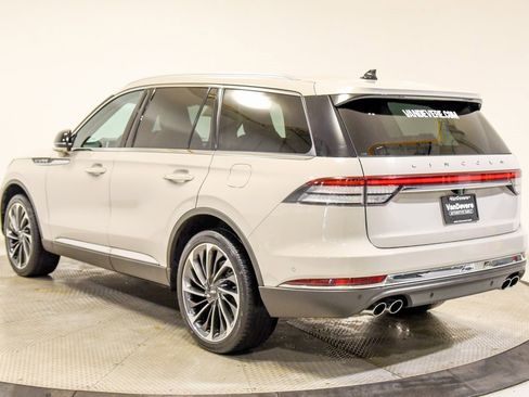 Used 2023 Lincoln Aviator Reserve w/ Equipment Group 201A image 5