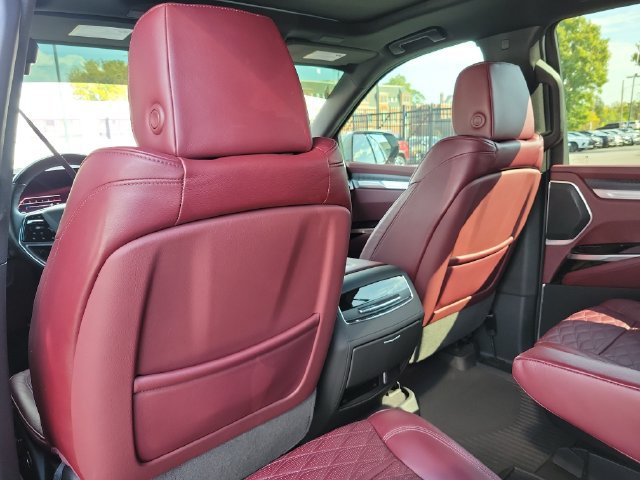 Used 2026 Cadillac Escalade Luxury w/ LPO, Radiant Package AWD/4WD image 30