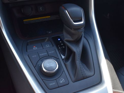 Certified 2021 Toyota RAV4 Limited AWD/4WD image 9