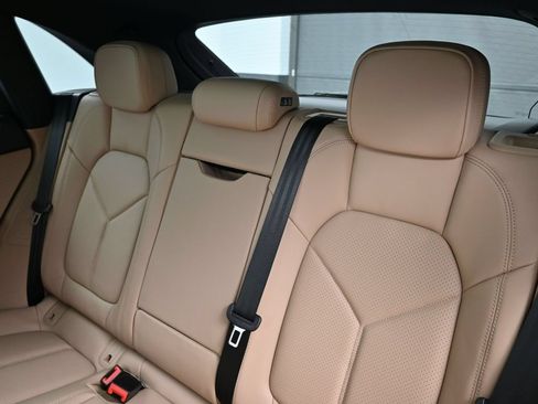 Used 2026 Porsche Macan AWD/4WD image 6