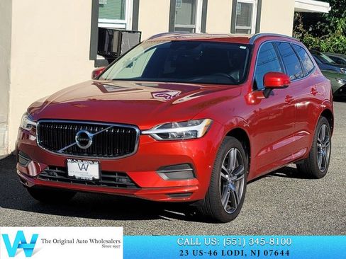Used 2018 Volvo XC60 T5 Momentum w/ Vision Package AWD/4WD image 3