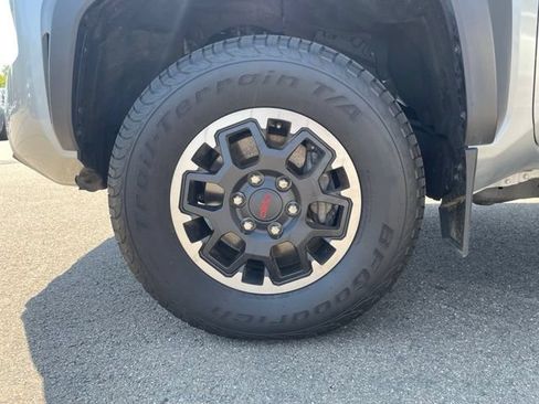 Used 2024 Toyota Tacoma TRD Off-Road w/ TRD Off Road Upgrade Package AWD/4WD image 34