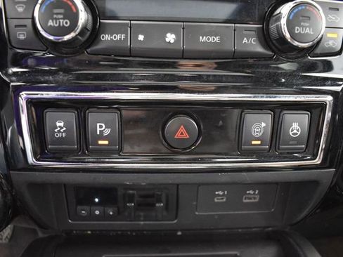 Used 2021 Nissan Titan Platinum Reserve w/ Moonroof Package image 25