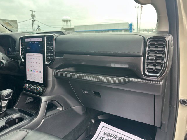 Used 2025 Ford Ranger Lariat w/ Black Appearance Package RWD image 10