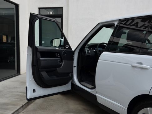Used 2019 Land Rover Range Rover Supercharged image 17