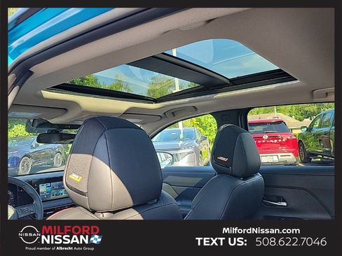 Used 2025 Nissan Kicks SR w/ SR Premium Package AWD/4WD image 8