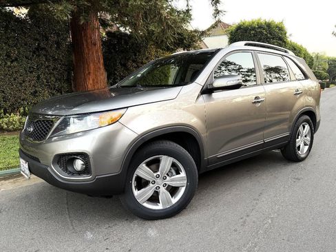 Used 2013 Kia Sorento EX w/ EX V6 Premium Pkg image 3