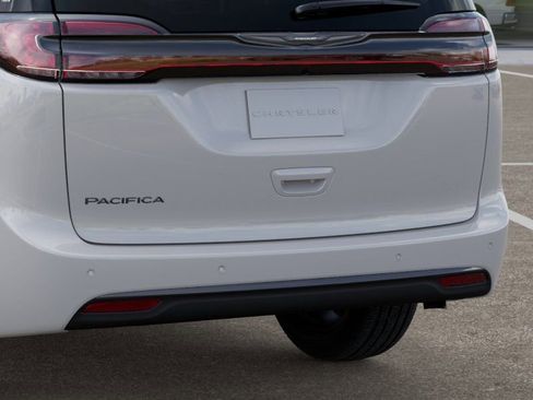 New 2026 Chrysler Pacifica Select image 16