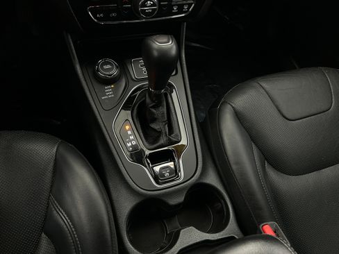 Used 2019 Jeep Cherokee Limited AWD/4WD image 14