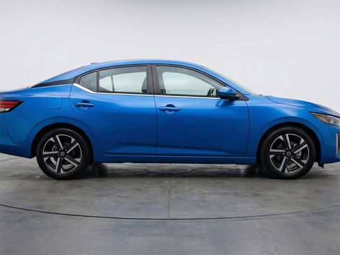 Used 2025 Nissan Sentra SV FWD image 11