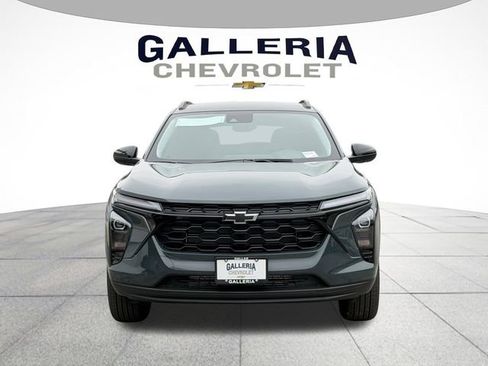 New 2026 Chevrolet Trax LT w/ Driver Confidence Package FWD image 3