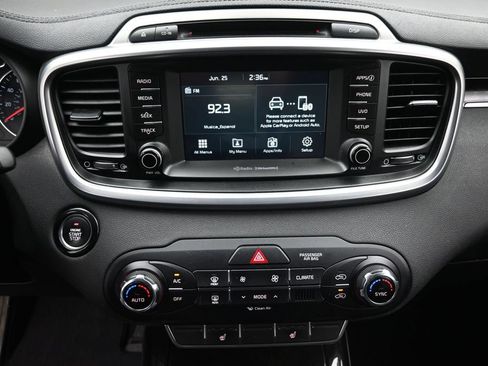 Used 2017 Kia Sorento EX AWD/4WD image 19