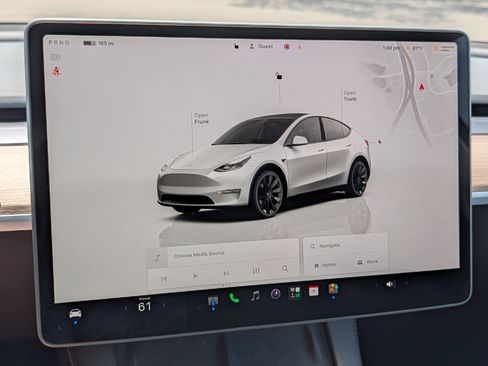 Used 2024 Tesla Model Y Long Range AWD/4WD image 21