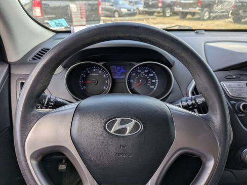 Used 2011 Hyundai Tucson GL image 20