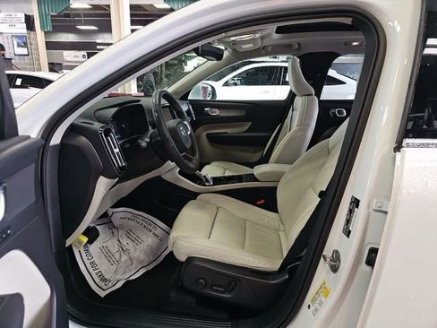 Used 2023 Volvo XC40 B5 Plus w/ Protection Package Premier AWD/4WD image 17